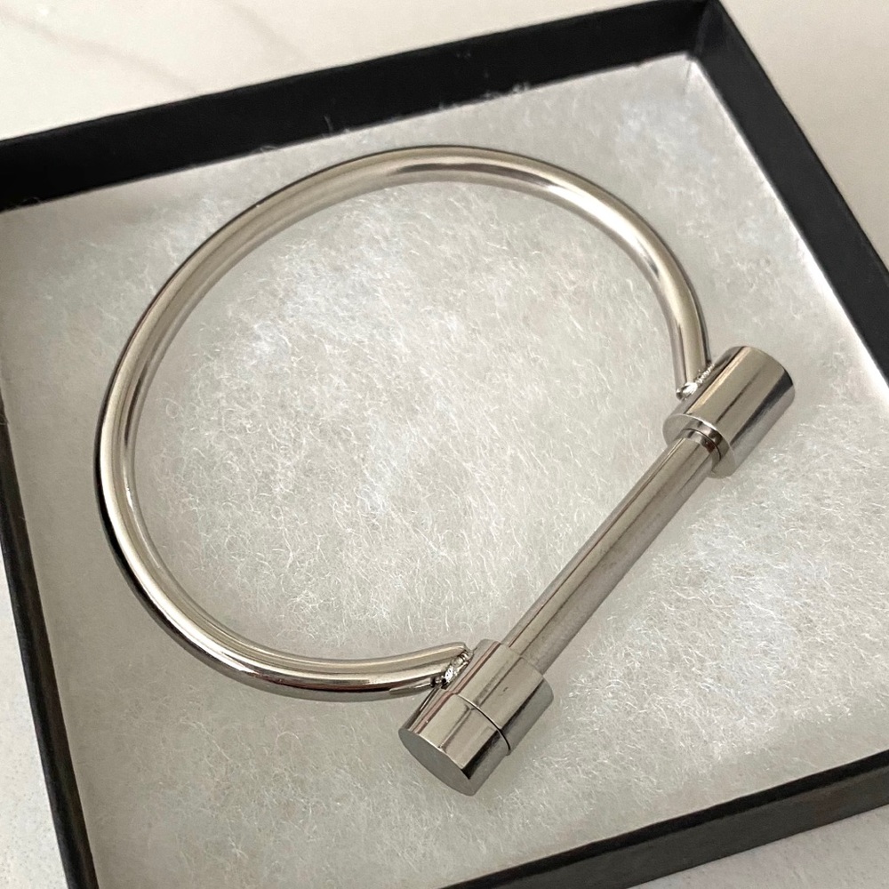Stainless steel bar screw charm bangle bracelet